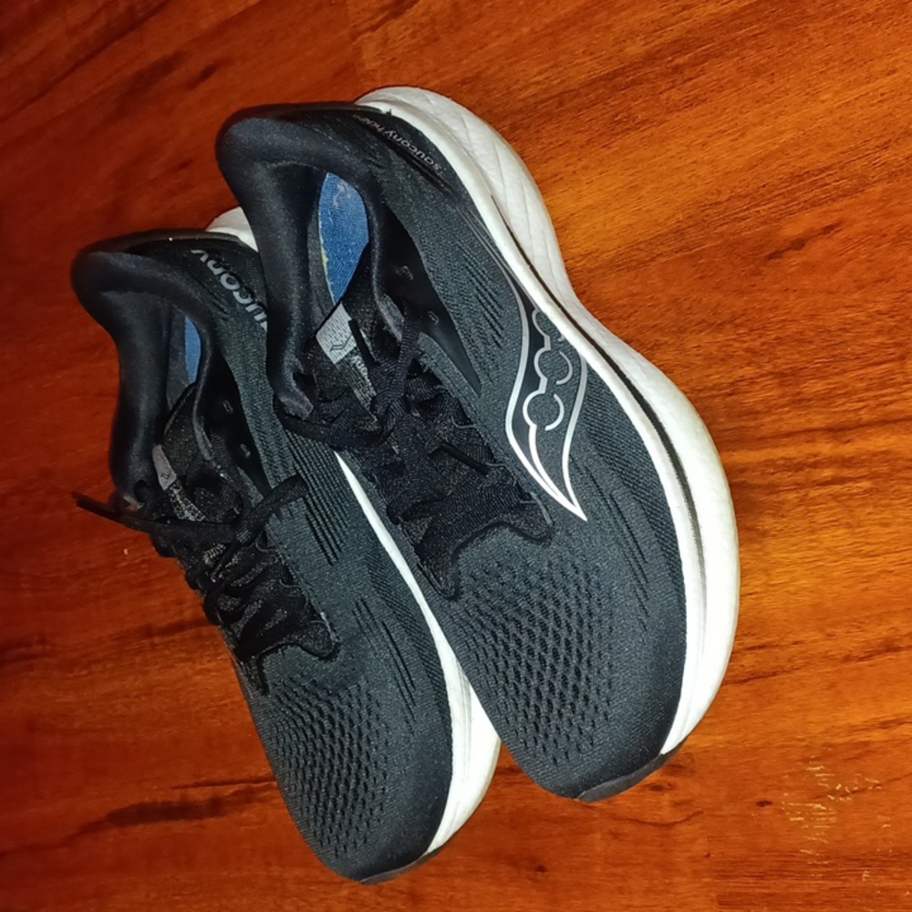 Womens Saucony Ride 18 Sz 9.5 Black & White